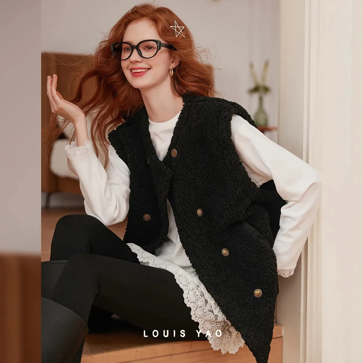 LOUIS YAO Retro Women's Vest  2025 Autumn/Winter Sleeveless Metal Button Round Neck Layered Faux Fur Vest Coats