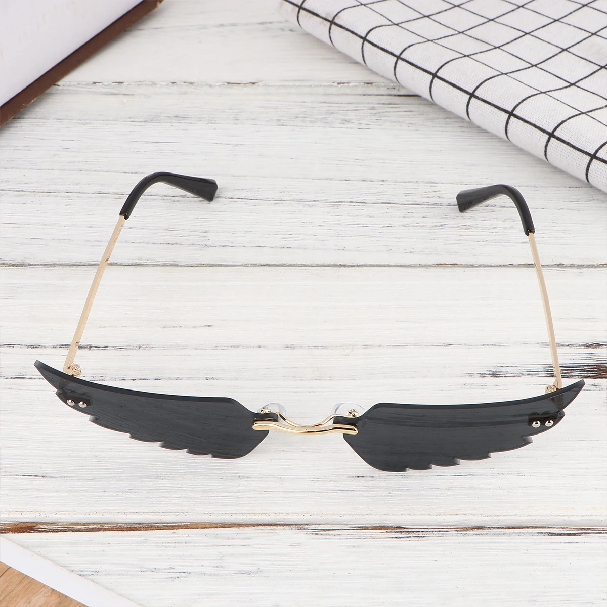 

Angel Wing Sunglasses Heart Shaped Party Supplies Creative Woman All Match Eyewear Lightweight Comfort Glasses