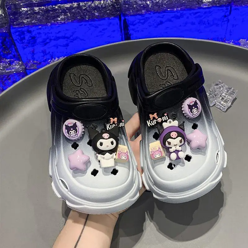 

Популярные тапочки с героями мультфильмов Sanrio для девочек Kuromi, детская летняя пляжная обувь на мягкой подошве, износостойкая дышащая кавайная новинка