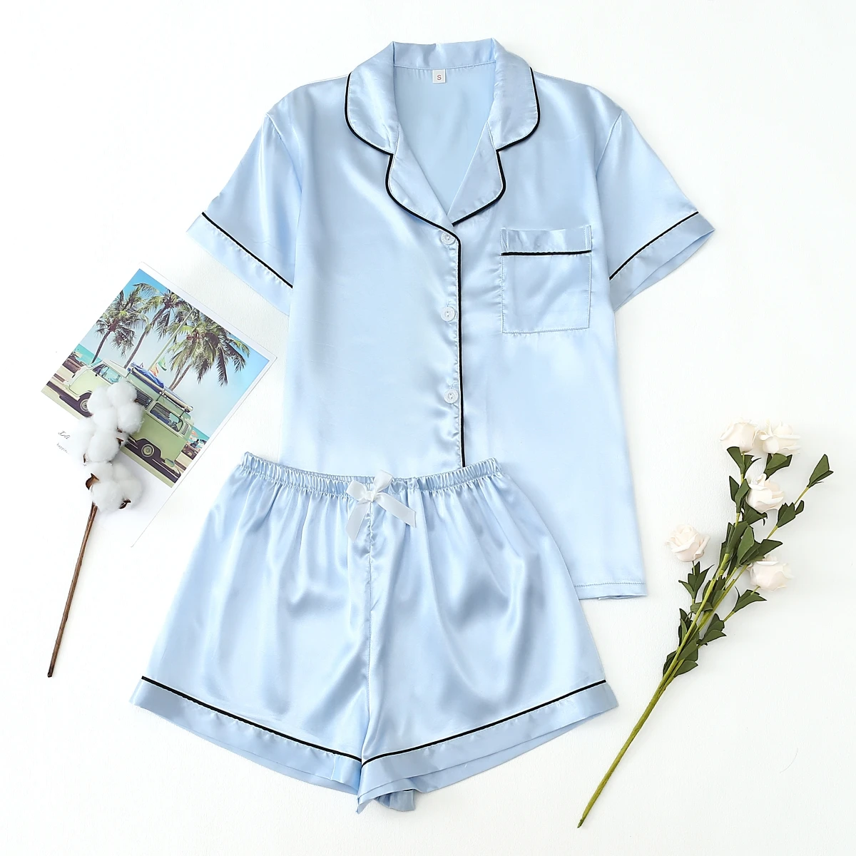 Two-Piece Set of Comfortable Satin Printed Collared Button-Down Short-Sleeve Top with Pockets and Bow Shorts, Spring/Summer Women's Pajama Loungewear Set Suitable for Home Use