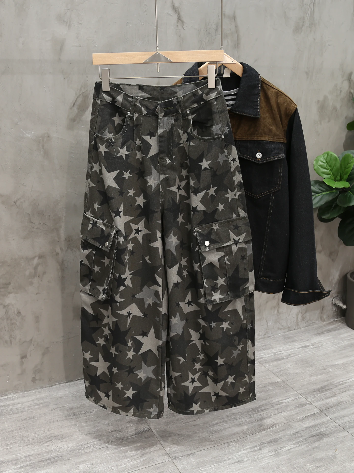 Calças Jeans Americanas Vintage com Estampa de Estrelas e Camuflagem, Bolsos Grandes, Estilo Workwear, Perna Larga Solta, Com...