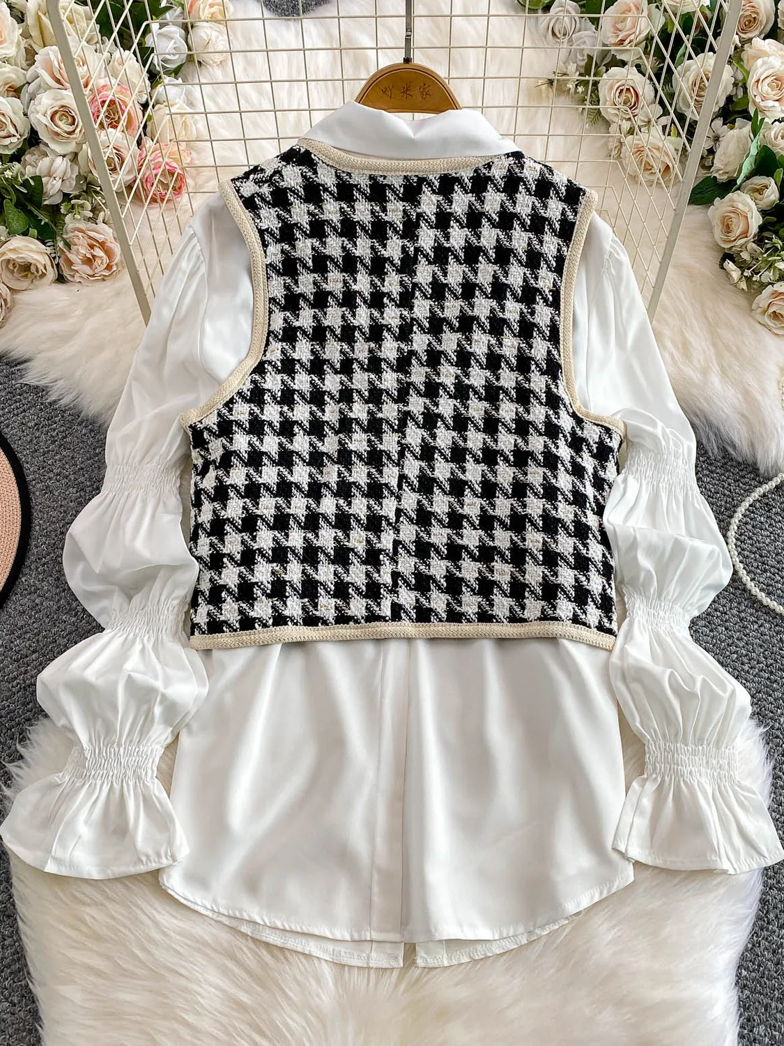 Setelan dua potong rompi tweed tipis berwarna putih bergaya Prancis untuk wanita kantoran.