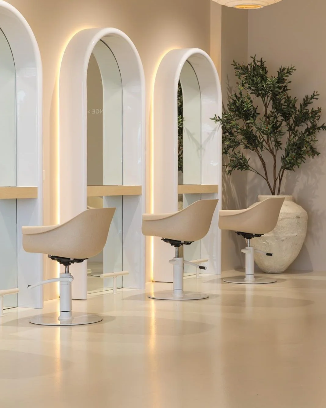 Professional Hair Salon Cutting Chair Beige Loft Style Hair Salon Chair Salon Furniture