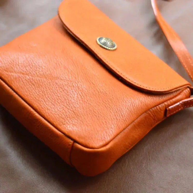 

AETOO Vintage handcrafted bag Men's crossbody bag New small bag with top layer cowhide small body bag leather men's bag