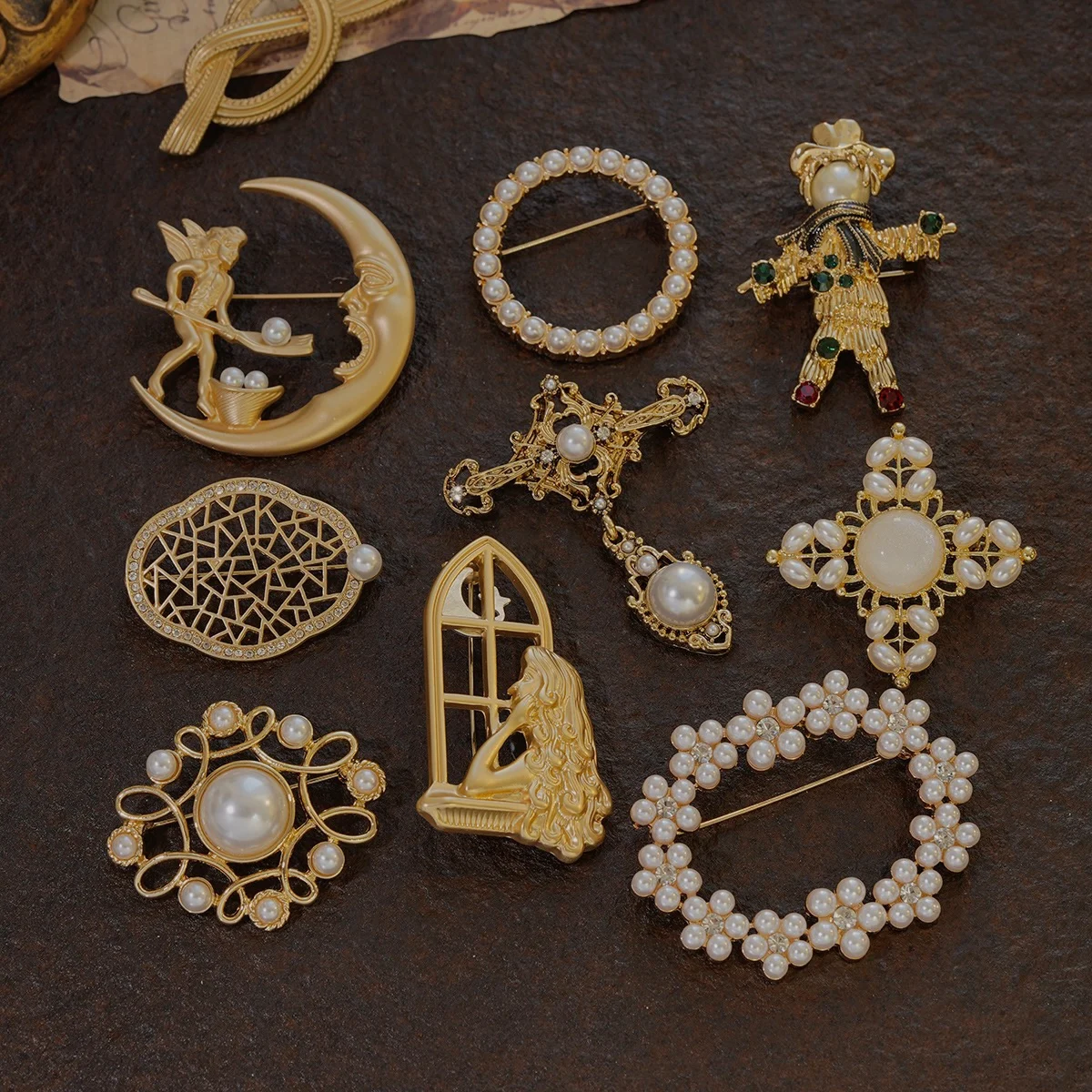 Fashion Vintage Women Gold Color Pearl Cross Brooches Badges Baroque Palace Classic Lady Metal Clothing Coat Accessories Pins