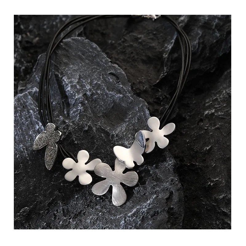 

Special for New Small Fresh Butterfly Flower Alloy Jewelry Girls Sweet and Delicate Versatile Collarbone Chain