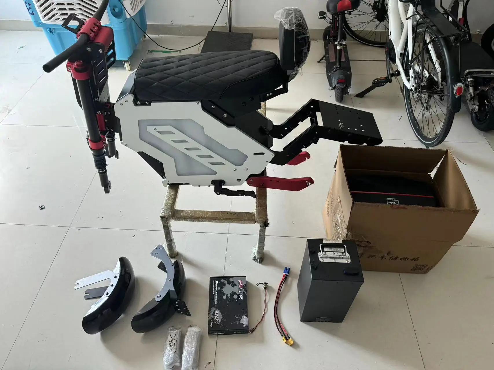 

New Molo 5 Seated Electric Scooter Frame High Quality 13/14 Inch E Scooter Chassis DIY with Mudguad Hydraulic Shock Absorber