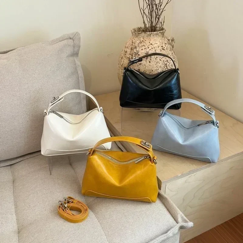 

Stylish Trendy Casual Messenger Bag For Women Commuter Large Capacity Business Leisure With Letter Logo