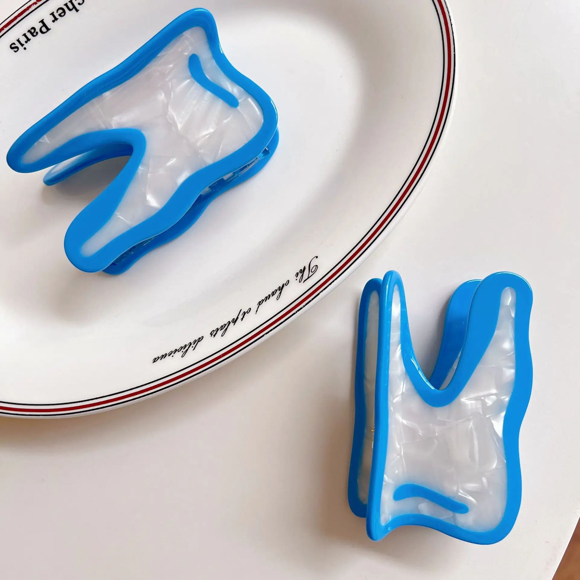 

YHJ 1pc Dentist Gift Funny Blue Teeth Hair Claw Fashion Claw Clip Dentistry Jewelry Crab Hair Clips Hair Accessories for Girls