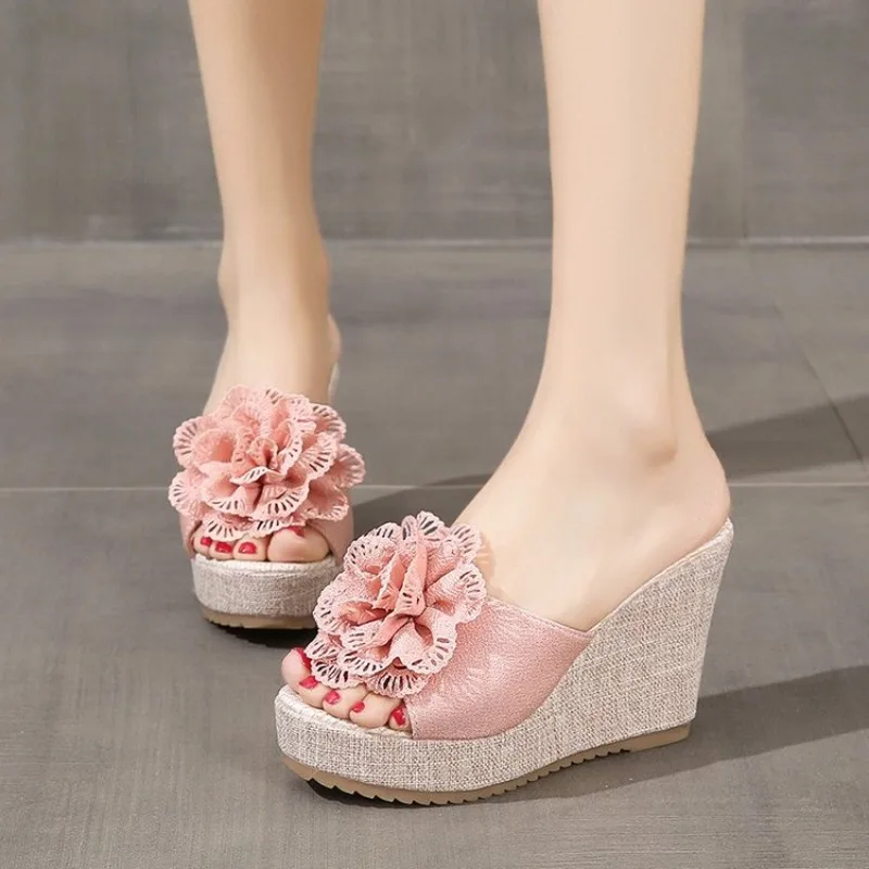 Summer Flowers Home and Outdoor Thick-soled One-Line Fish Mouth Sandals Slippers Large Size Fashionable Wedge Women's Shoes 2026