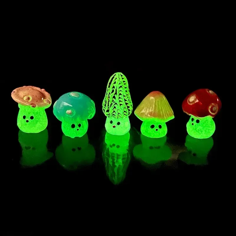 

6pcs Miniatures Mushrooms Fairy Garden Decoration Office Home Decor Luminous Mini Cute Mushroom Moss Micro Landscape Accessories