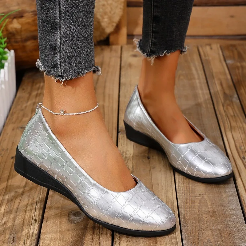 Plus Size Casual Women's Shoes 2025 Spring Autumn New Style Pointed Toe Slope Heel Soft Bottom Outer Wear Shallow Bean Shoes