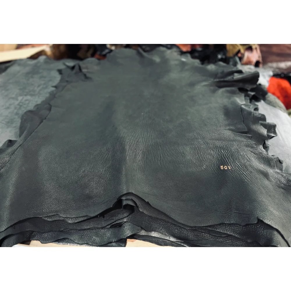 Full-grain New Zealand Black Deerskin! Thickness is about 2.5mm