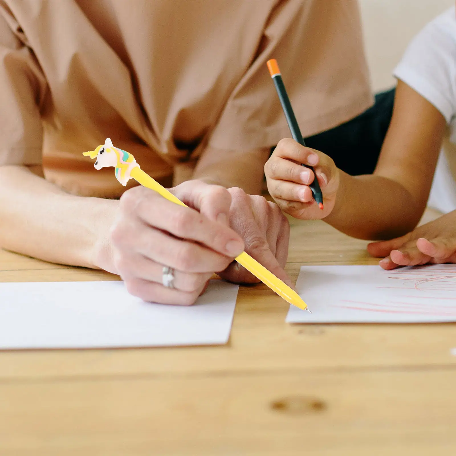 

4Pcs Shape Gel Pens Creative Writing Pen Smooth Ink Signature Pen Cartoon Style for Kids Adorable Stationary