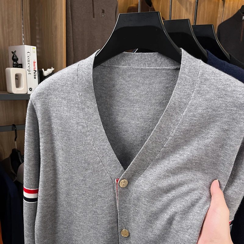 Herbst Winter Neue Strick-Strickjacke Mode Hochwertiges Klassisches Streifendesign Herren V-Ausschnitt Luxusmarke Business Casual Pullover Mantel – Detail 7