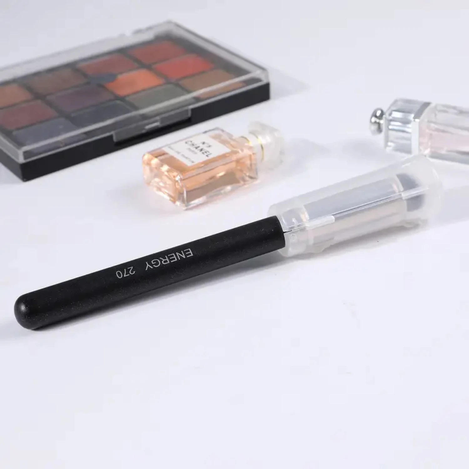ENERGY Concealer-Pinsel unter den Augen, Mini-kabuki-Pinsel mit abgewinkeltem Gesicht