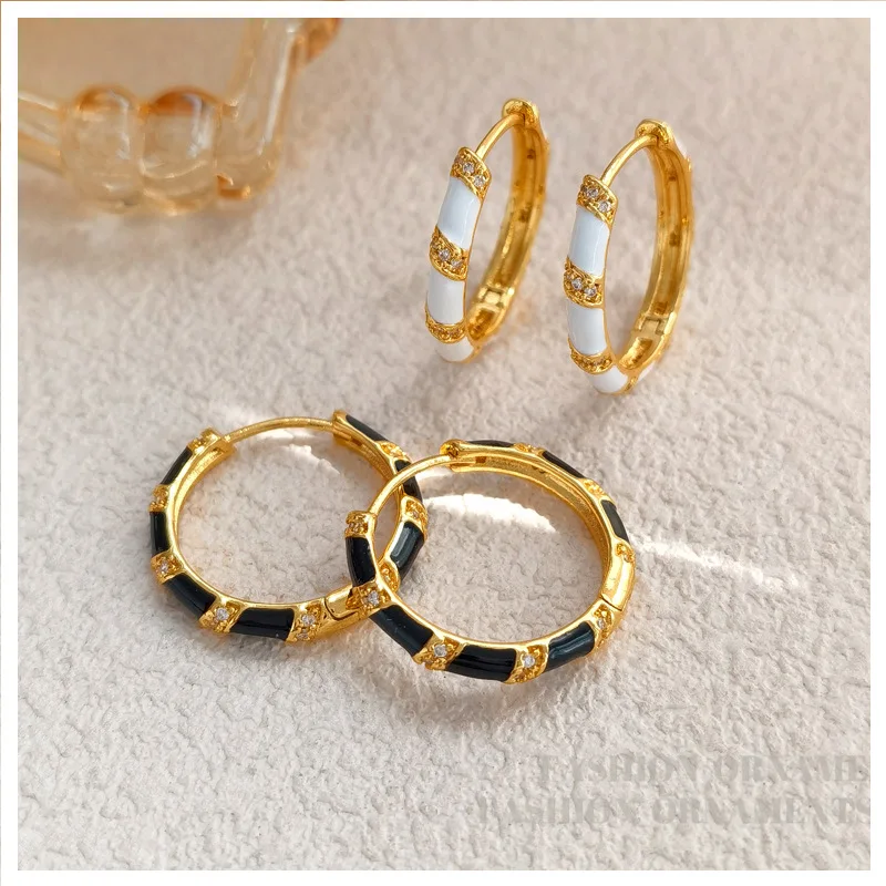 

2024 New Earrings Fashion Black and White Enamel Earrings 24K Gold-plated Simple Zircon Hoop Earring Luxury Jewelry