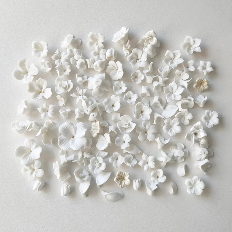 Fleurs en céramique faites à la main pour la fabrication de bijoux à bricoler soi-même, accessoires pour cheveux floraux en porcelaine, matériel de document blanc, 50 pièces