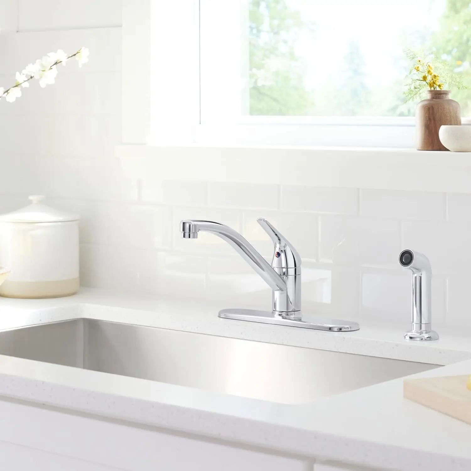 Swing Spout with Side Spray Kitchen Faucet for Enhanced Functionality and Versatility