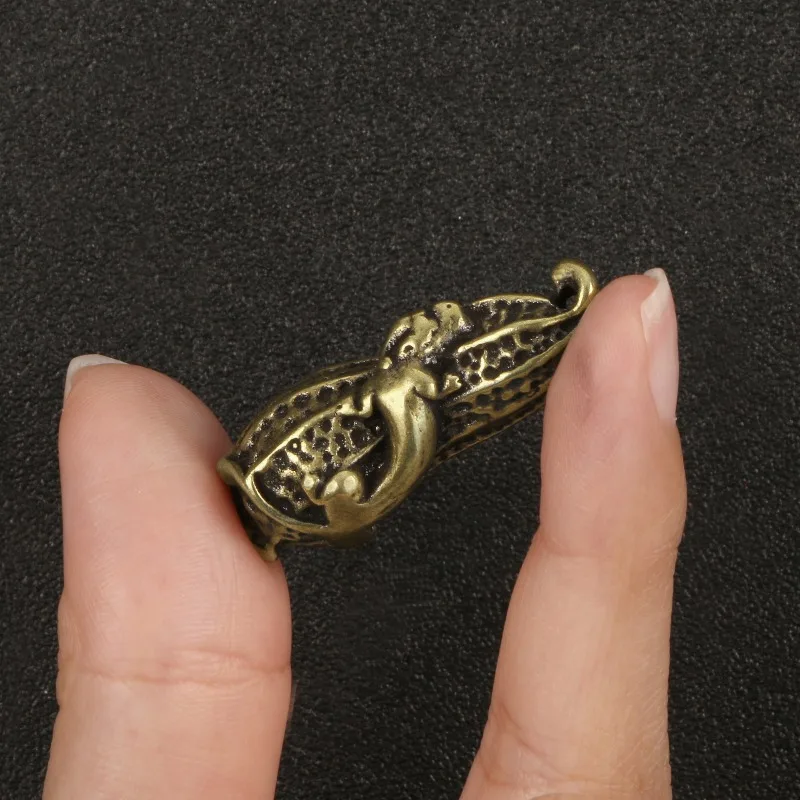 Home Study Decor Retro Solid Brass Peanut Keychain Ornament Creative Personalized Antiqued Handmade Key Pendant Accessory Craft