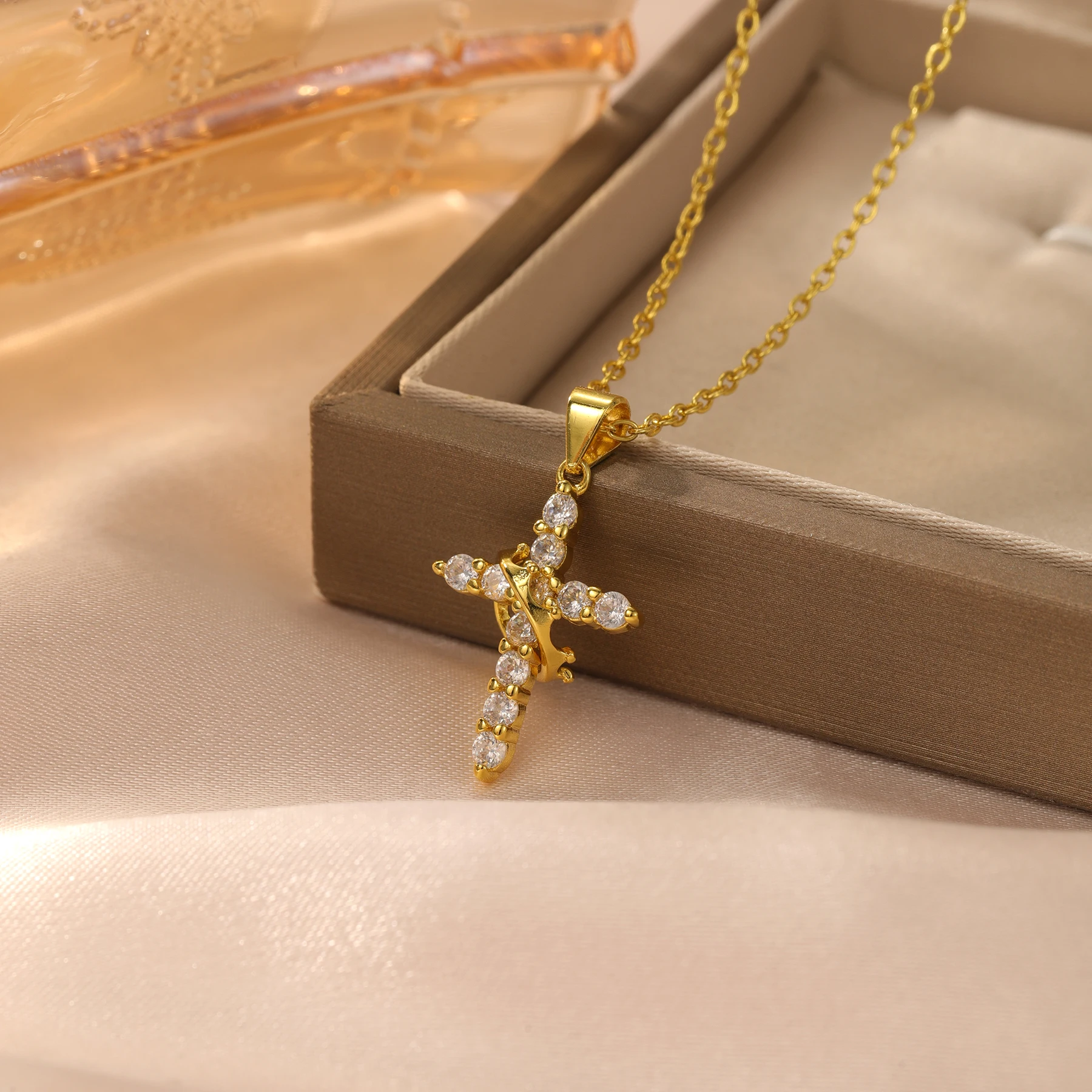 collar-de-lujo-con-cruz-de-circones-3d-y-colgante-de-corona-chapado-en-oro-de-18k-joyeria-religiosa-delicada-regalo-para-mujer
