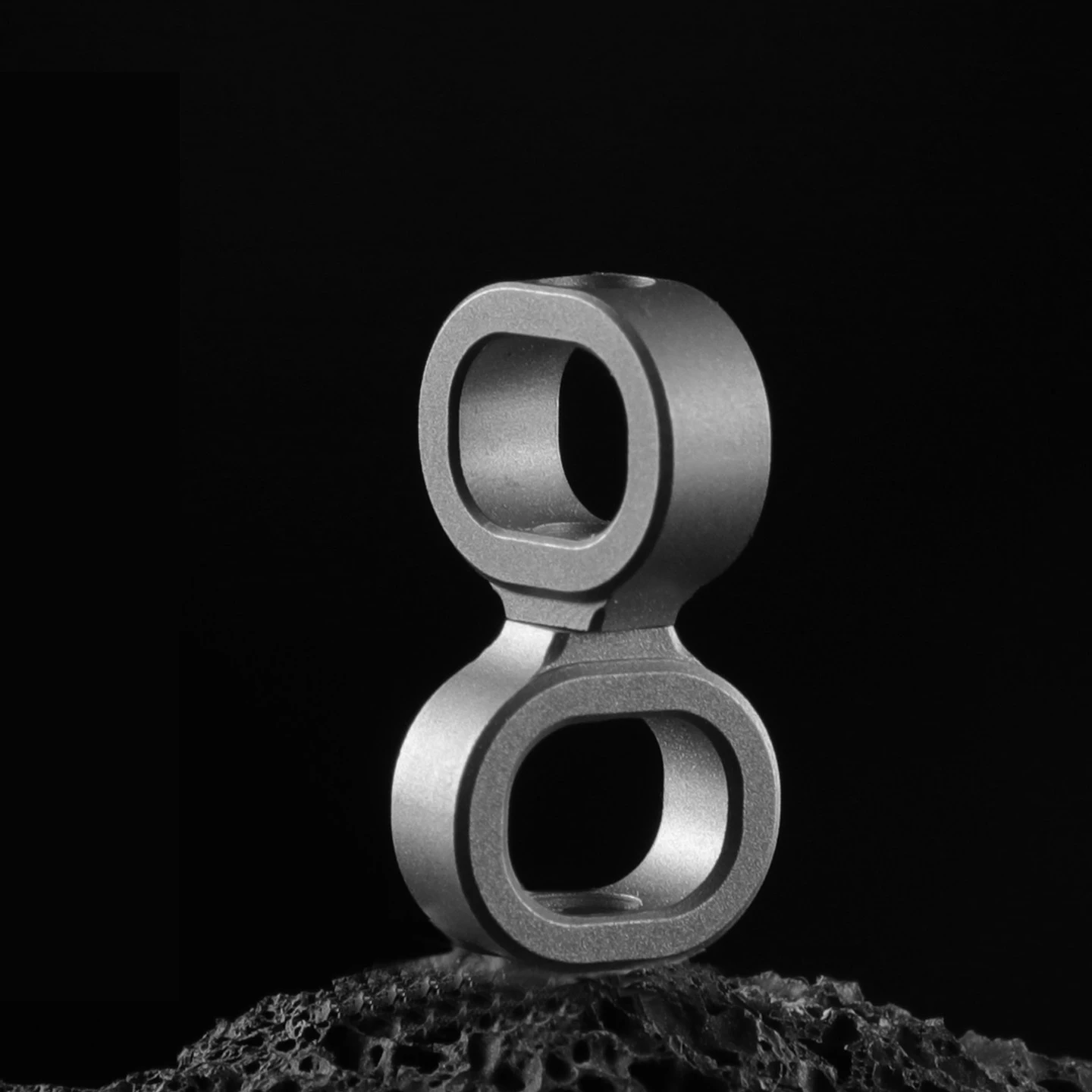 Titanium Alloy Capsule Keychain 360° Rotating Swivel Key Ring 8 Shape Universal Joint High-end Car Key Accessories For Men