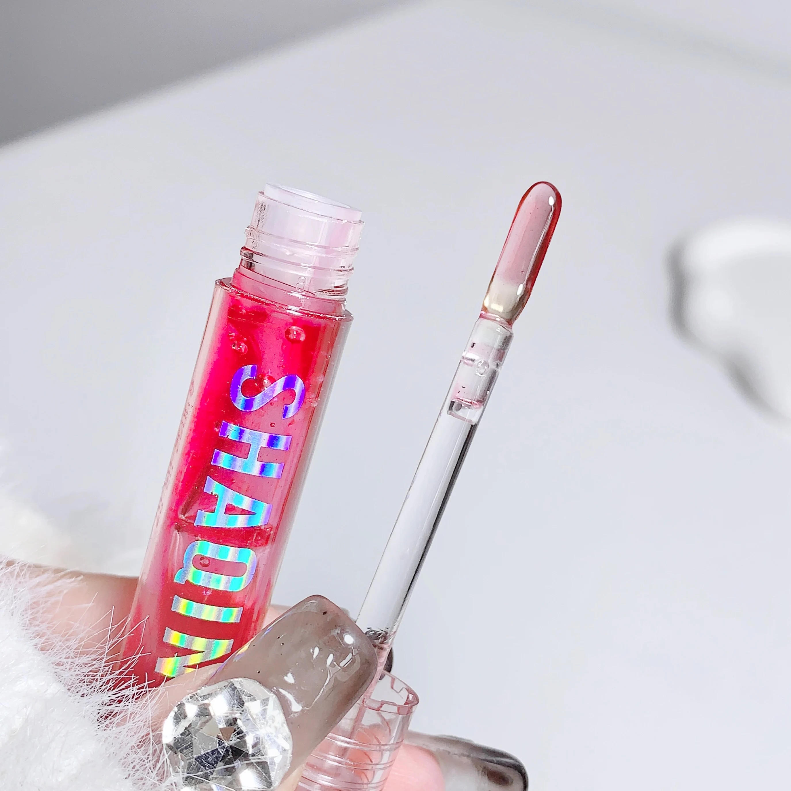 ملمع شفاه مرطب من قطعة واحدة من SHAQINUO مع ملمع شفاه مرطب ولامع ومستحضرات تجميل