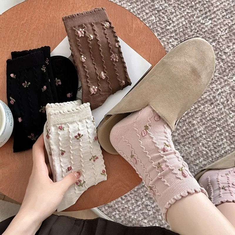1/4 pairs Retro three-dimensional flower mid tube socks fashion versatile women sock new spring autumn comfortable long socks