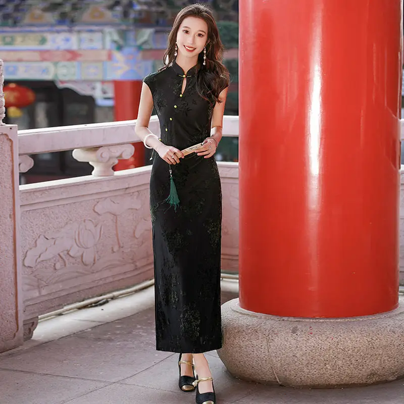 

Черное длинное платье-ципао без рукавов в новом китайском стиле, модифицированное, с воротником-хомутом, для молодых женщин, ретро-стиль, 2026 год