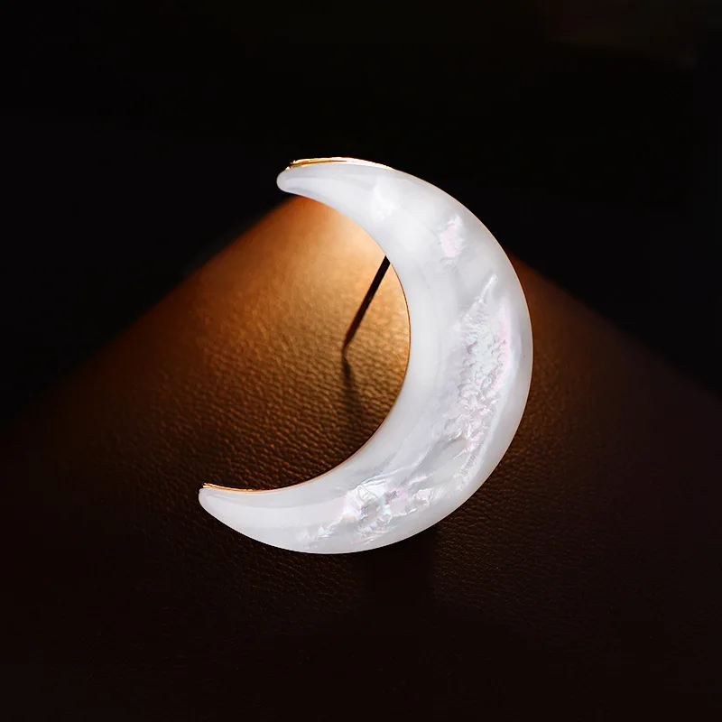

High-end Light Luxury Natural Shell Moon Brooch High-end Sense Versatile Temperament Elegant Corsage Simple Niche Accessories