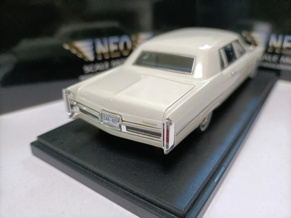 Neo 1:43 Scale Resin Fleetwood 75 1966 Luxury Sedan Toys Cars Model Classics Adult Collection Souvenir Gifts Static Display