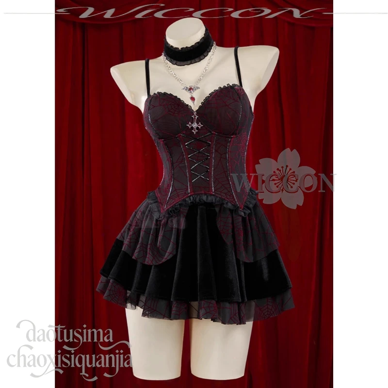 فستان Jirai Kei Gothic قصير أحمر أسود مخملي بحزام شبكي عنكبوت تصميم أصلي للفتيات ملابس أنشطة الهالوين وأعياد الميلاد