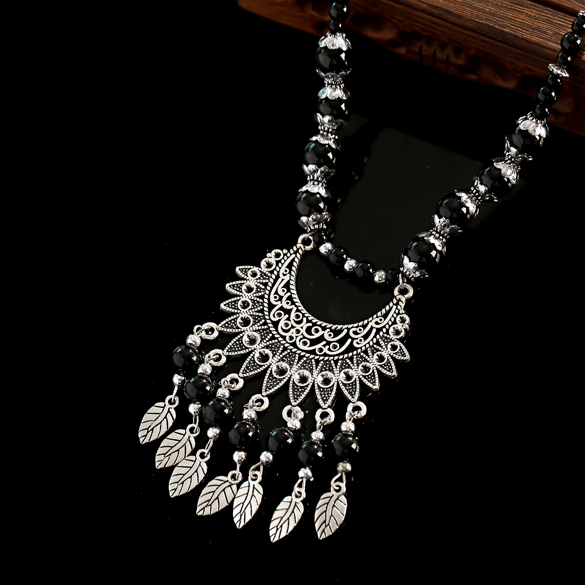 Ethnic Vintage Leaf Red Stone Tassel Necklace Women Silver Color Geometric Pendants Necklace Boho Long Statement Women\'s Jewelry