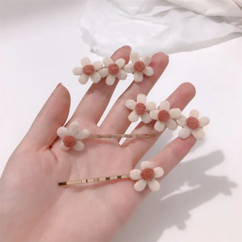 Pluche Bloemen Haarspeldjes Voor Meisjes Vrouwen Schattige Kids Barrette Student Decoratieve Haarspelden Mode Haaraccessoires Cadeau Ornament