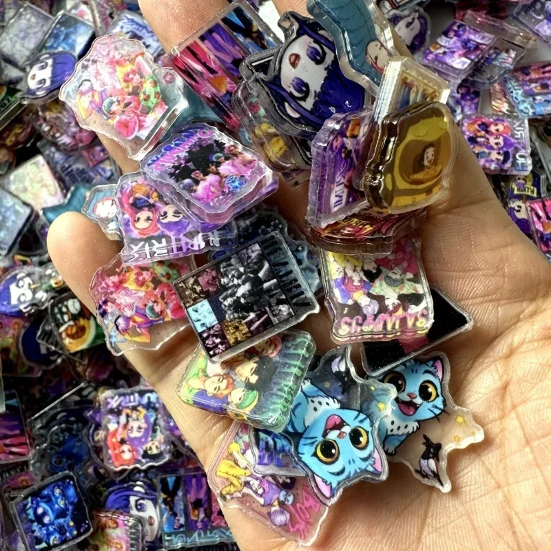 アニメ K-pop デモンズハンターズ 2cm アクリルペンダント かわいいアクリルパッチ 手作りDIYアクセサリー キーホルダー PPクリップパッチ おもちゃ 52個
