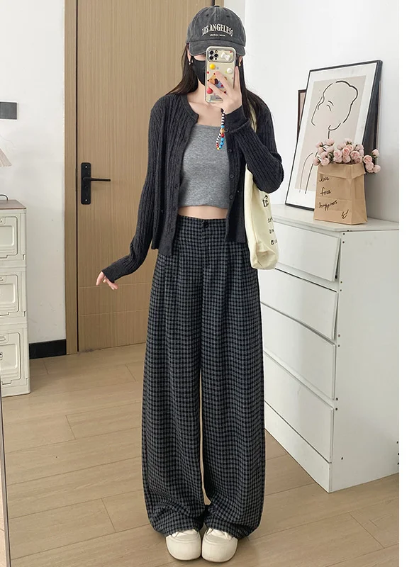 بنطال ذو قصة أرجل واسعة مخملية للنساء للخريف ضيقة للمسنين على الطراز الفرنسي للترفيه الحضري وبطانة مضادة للبرودة للتحكم في البطن شيفون منقوش