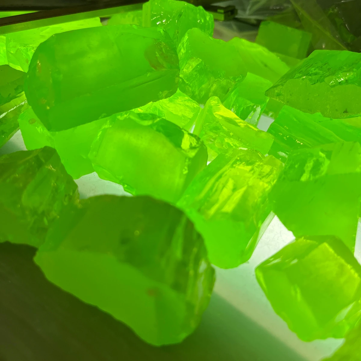 1kg Synthetic Apple Green Cubic Zircnia Gemstone Rough Uncut Stone