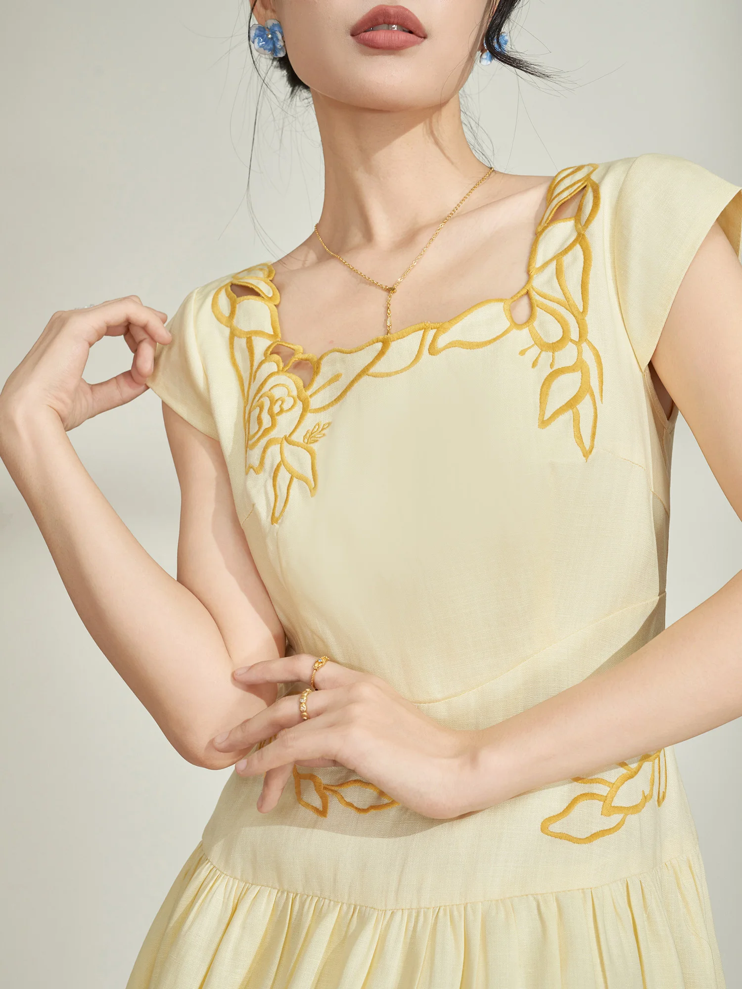 

Flowing Era Embroidered Hollow out Yellow Square Collar Short Sleeve Long Dress Women Summer Fashionable Slim Fit Dress