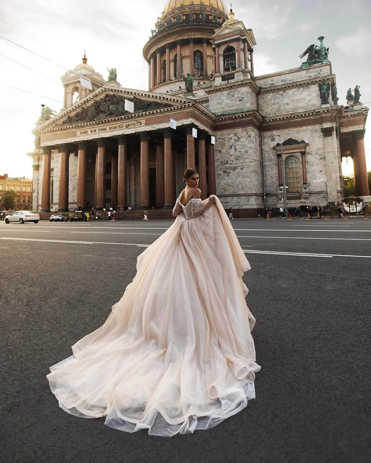 Glamorous Beaded Pearl Sequin Ball Gown Wedding Dress Off Shoulder Long Sleeve Court Train Bridal Gown Vestidos Mujer Customized