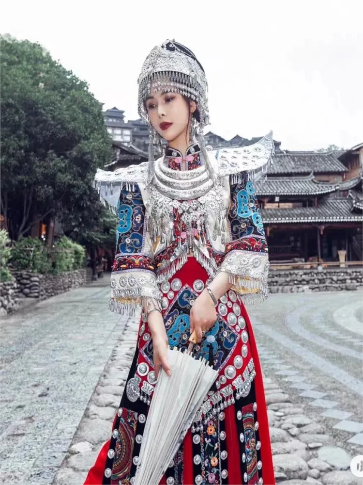 

Ethnic heavy industry costumes dance performance female singers performances travel photography