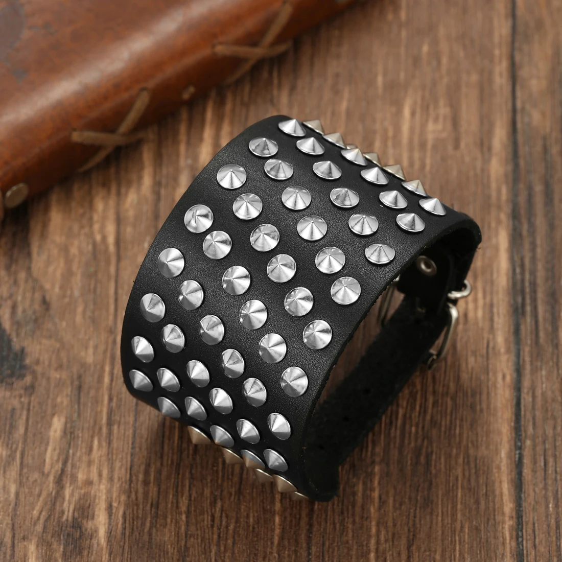 

Fashion Retro Widet Black Leather Bracelet Men and Women Punk Spikes Rivets Bracelet Jewelry Accessories