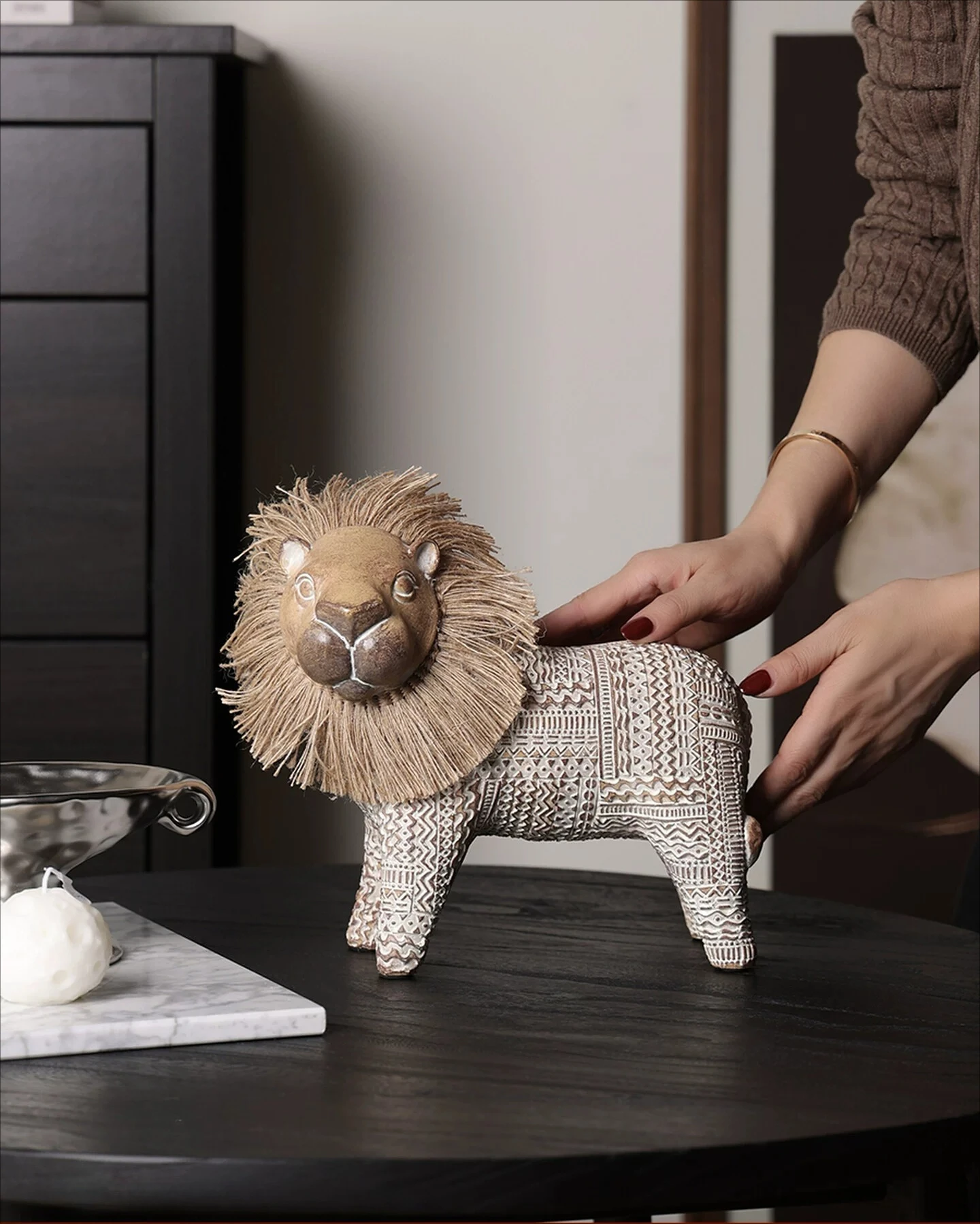 Niche Creative Small Lion Sculpture, Luxury Desktop Ornament Craft for New House Living Room Entryway Home Table Decor Gift