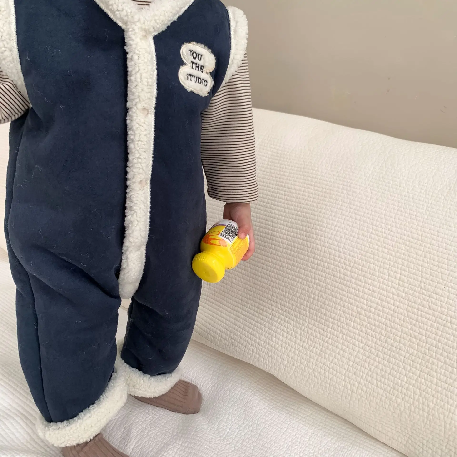 

Jenny&Dave Small month old baby winter warm outdoor jumpsuit, Korean style baby added cotton, thickened Korean version plush ves