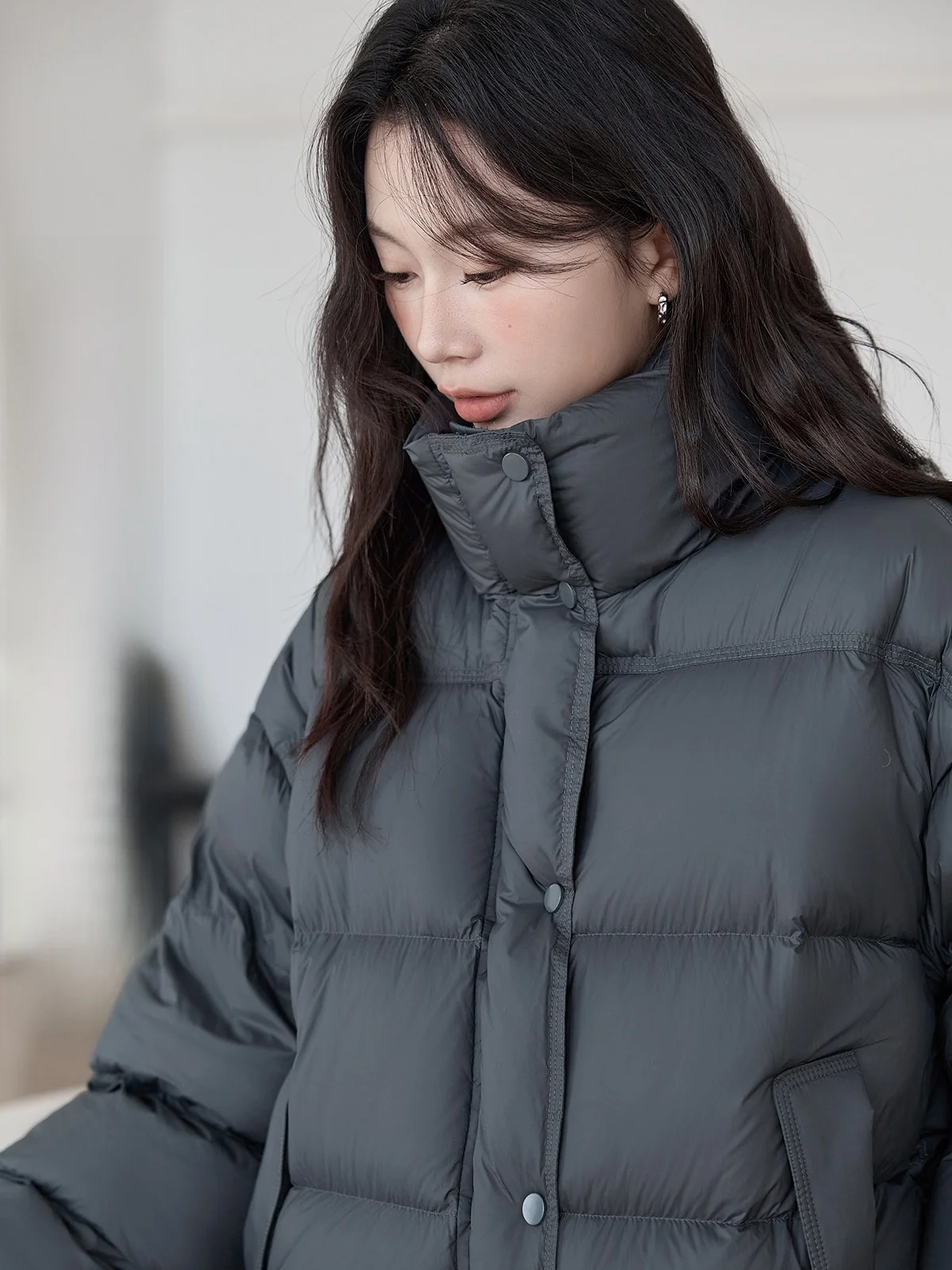 

HuiXi Ding Series Deep ey Stand Collar Women's down Jaet 2025 Winter New Sle Versatile Warm 90% White Du down Coat