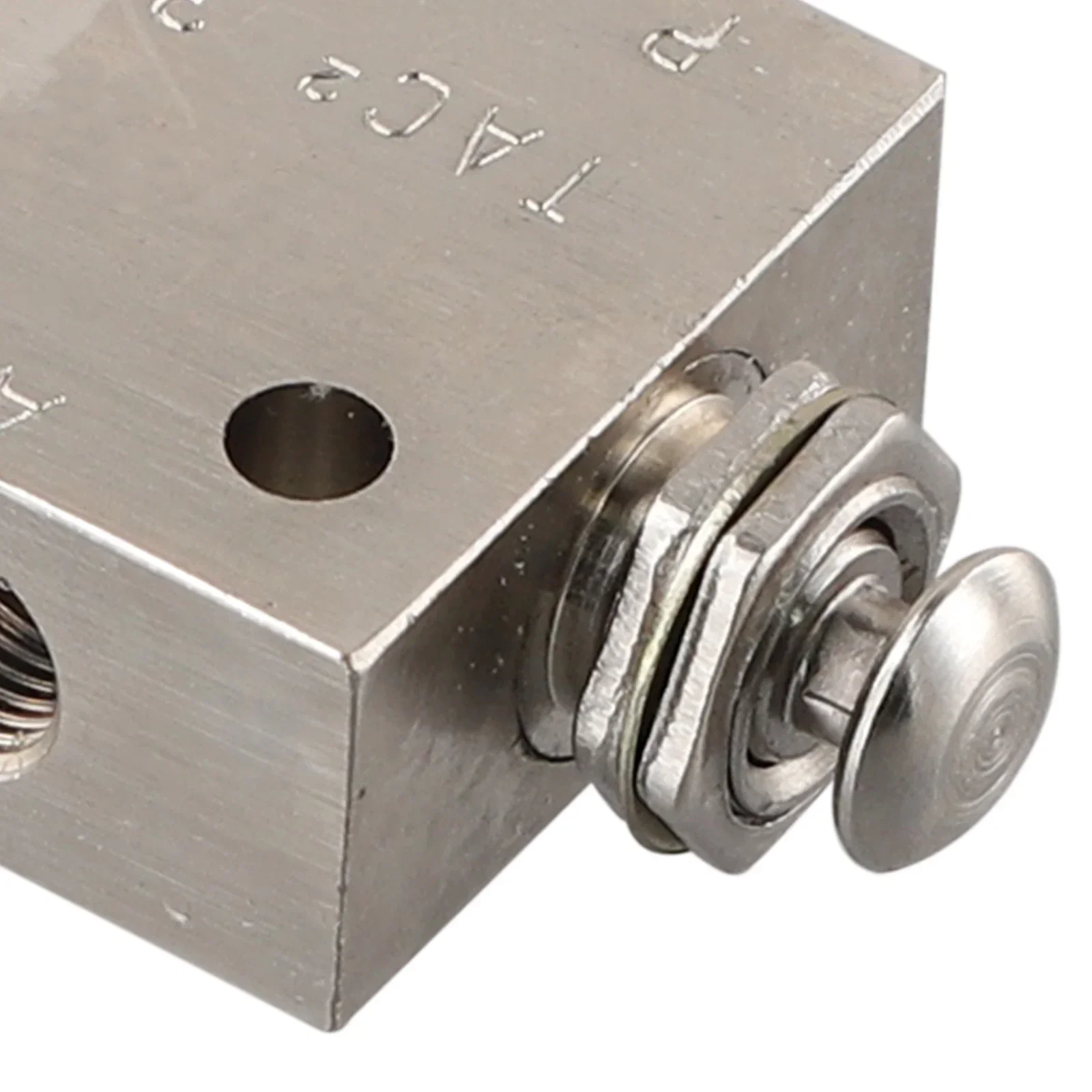 2 Position 3 Way Air Pneumatic Valve TAC231V Mechanical Control Push Button Type for Signal Direction Switching