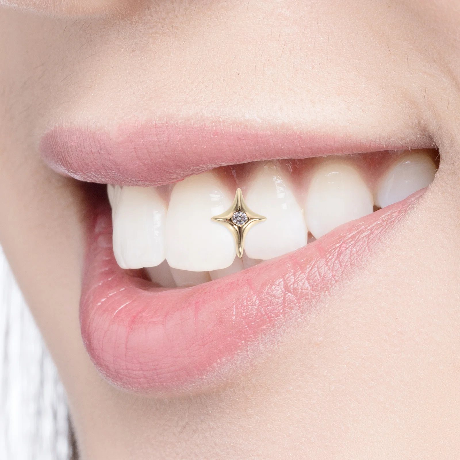 قطعتان من شواية الأسنان المفردة ذات النجمة المميزة خفيفة الوزن ومريحة ومجوهرات الأسنان المزخرفة لمناسبات مختلفة #4