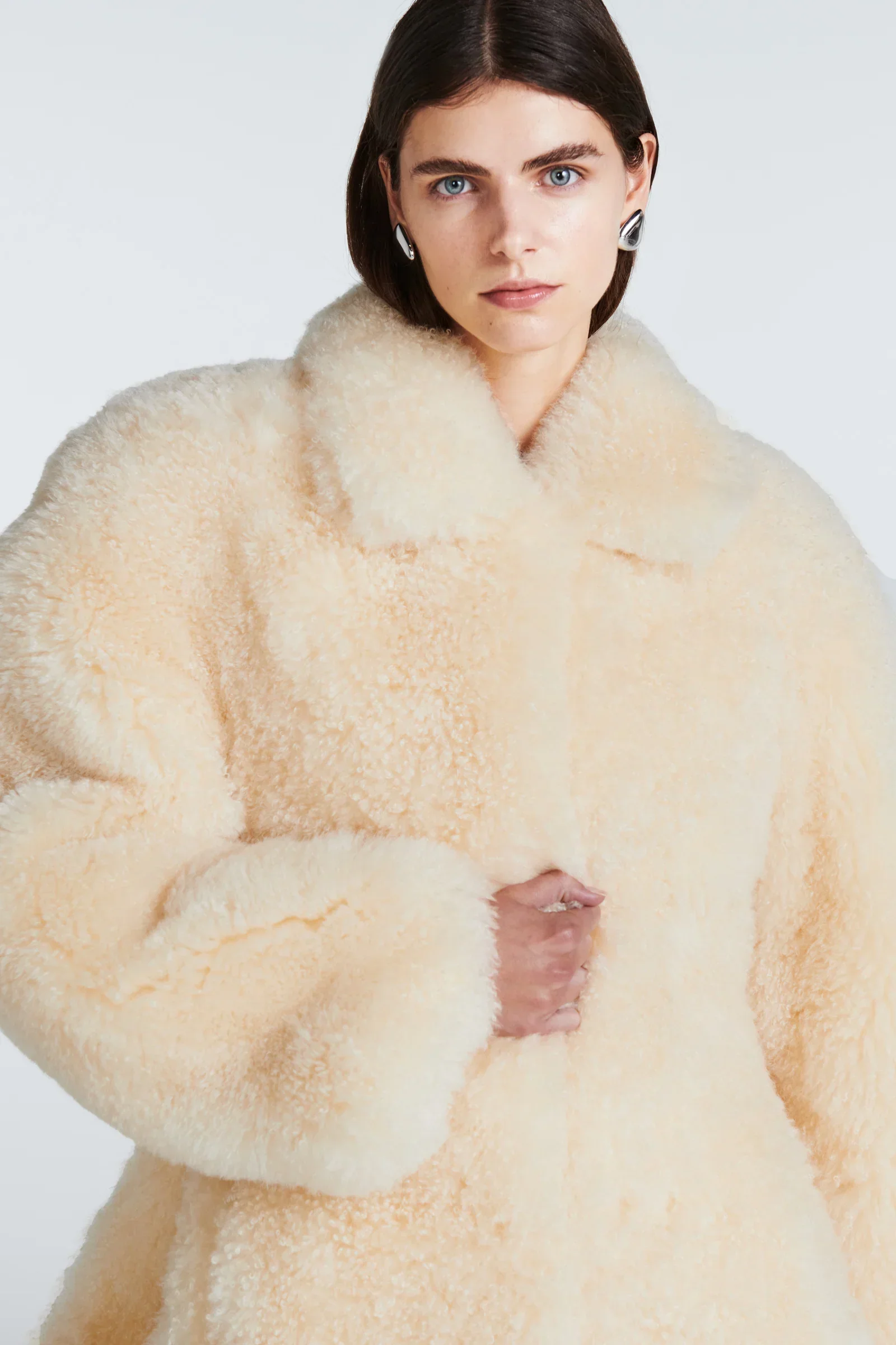 عارضة الصلبة التلبيب فو Furjacket المرأة أزياء أفخم طويلة الأكمام الدافئة فضفاضة معطف قصير سيدة الشتاء اليومية تخفيف الشارع أبلى