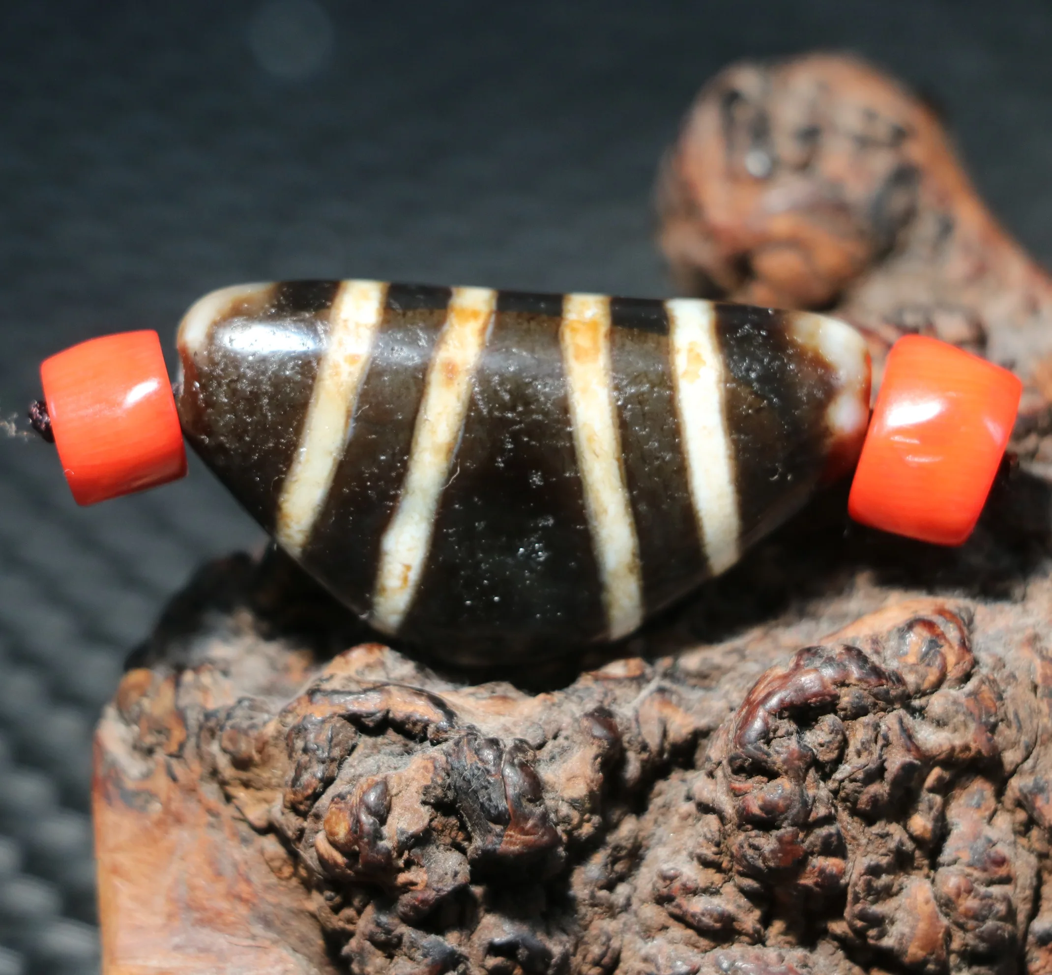 

Treasure Ultra Energy Magic Tibetan Old Agate Line Type Healer Medicine Totem Horn-shape dzi Bead Pendant Timestown UPD22