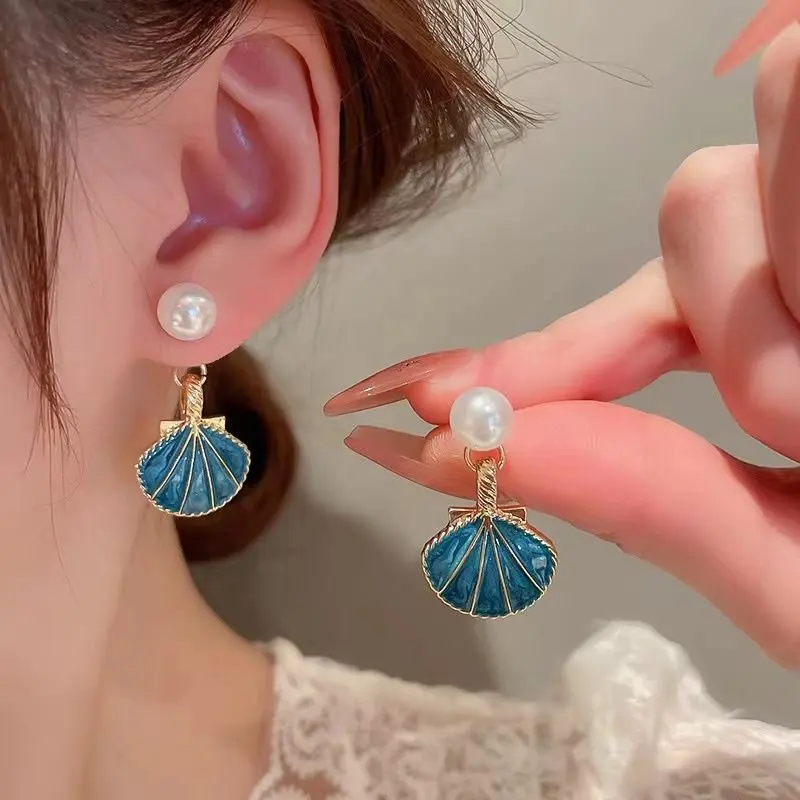 New Blue Shell Pearl Stud Earrings Exquisite Shell Pendant Earrings For Women Light Luxury Fashion Style Earrings Party Jewelry