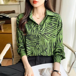 Fashionable and Comfortable Women's Blusa Mujer for Spring Autumn with Trendy Print and Button Front